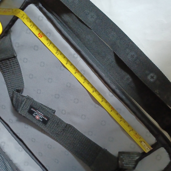 SwissGear black Laptop Case adjustable strap and luggage strap 17"x12.5"x3" - Picture 16 of 17